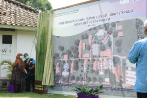 peresmian_taman_lansia_1 peresmian_taman_lansia_1