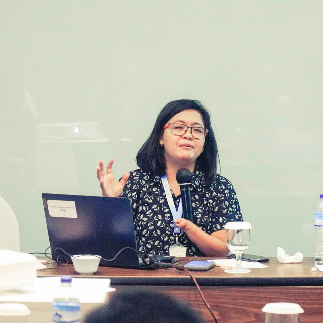 Rita Triharyani, S. Psi Prepare selected staff to become facilitators who are ready to give induction to employees or candidates or periodic refreshment on YAKKUM's inclusion values in their respective units. Provide a basic understanding of disability inclusion and its applications.