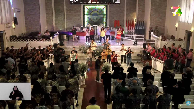 Gambar 1 - Suasana bahagia sambut perintah Tuhan untuk melayani orang sakit Suasana bahagia sambut perintah Tuhan untuk melayani orang sakit.